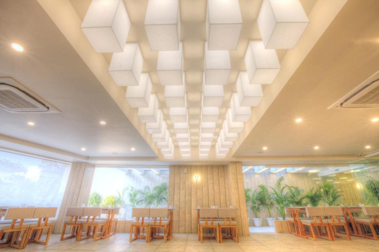 Scenaria Hotel Ahmadábád Kültér fotó