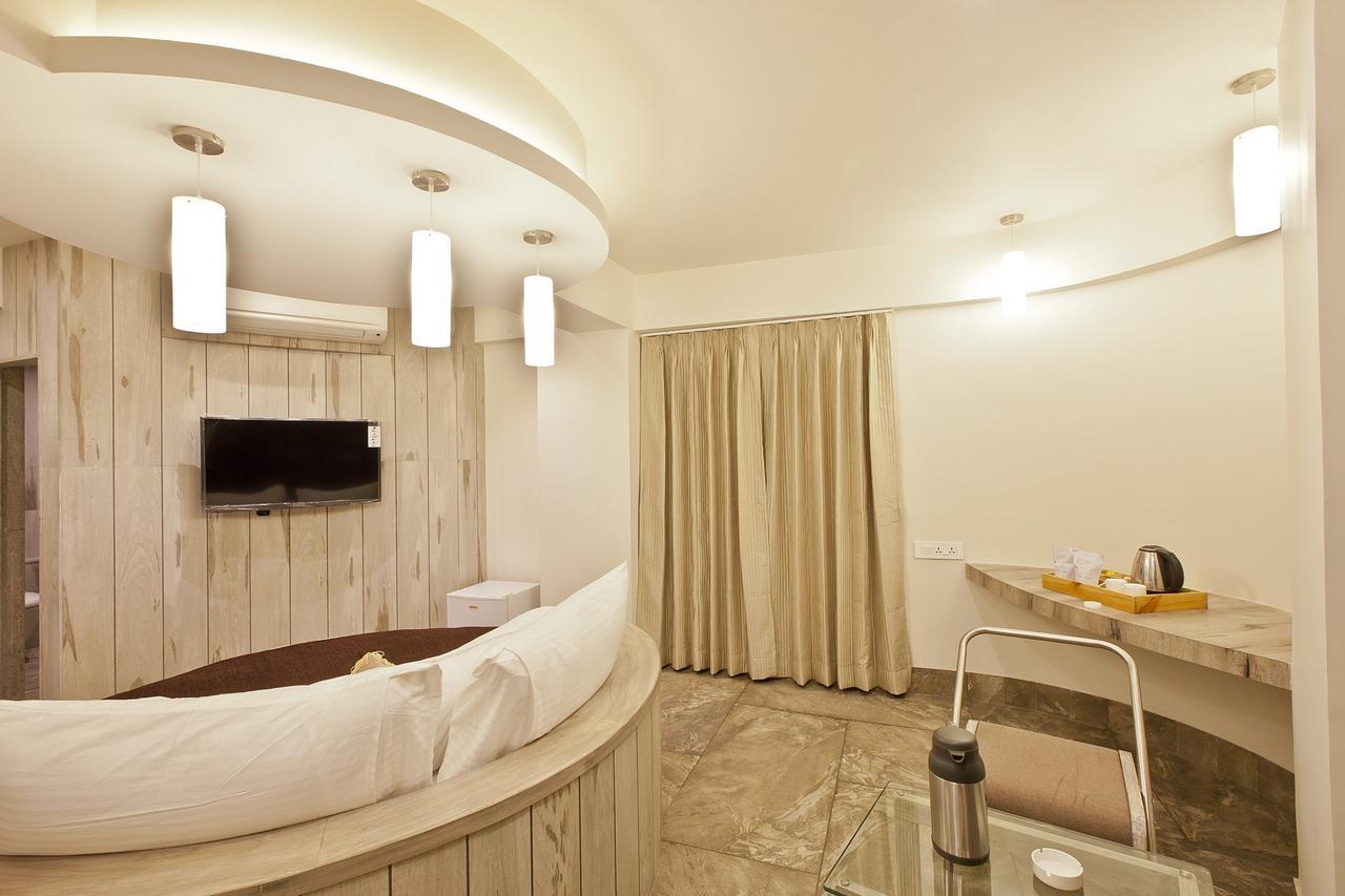 Scenaria Hotel Ahmadábád Kültér fotó