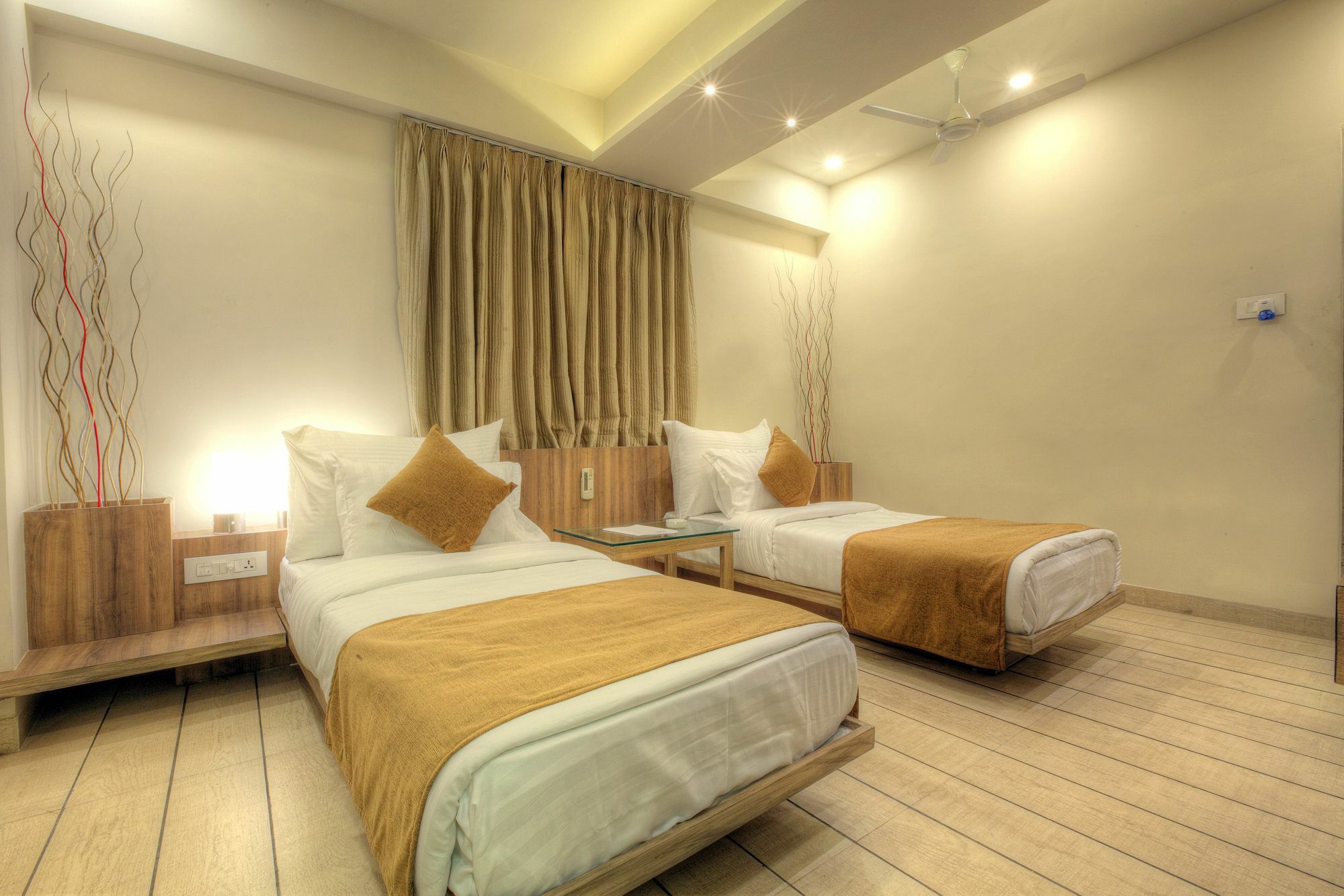 Scenaria Hotel Ahmadábád Kültér fotó